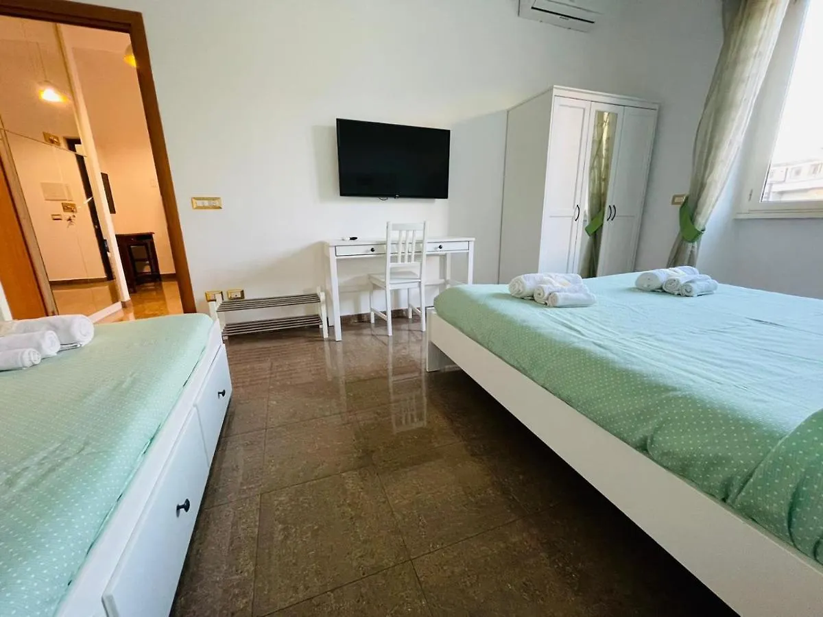 Interno Dieci Rome