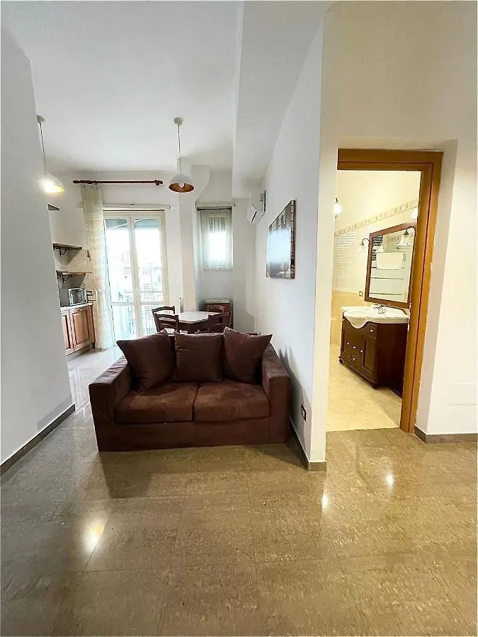 Interno Dieci Řím 0*,